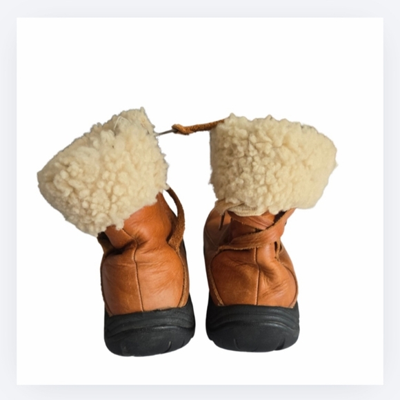 UGG Boots Tan Brown Leather Women's Size 7 Sheepskin Lined Waterproof F8007G - Picture 3 of 12